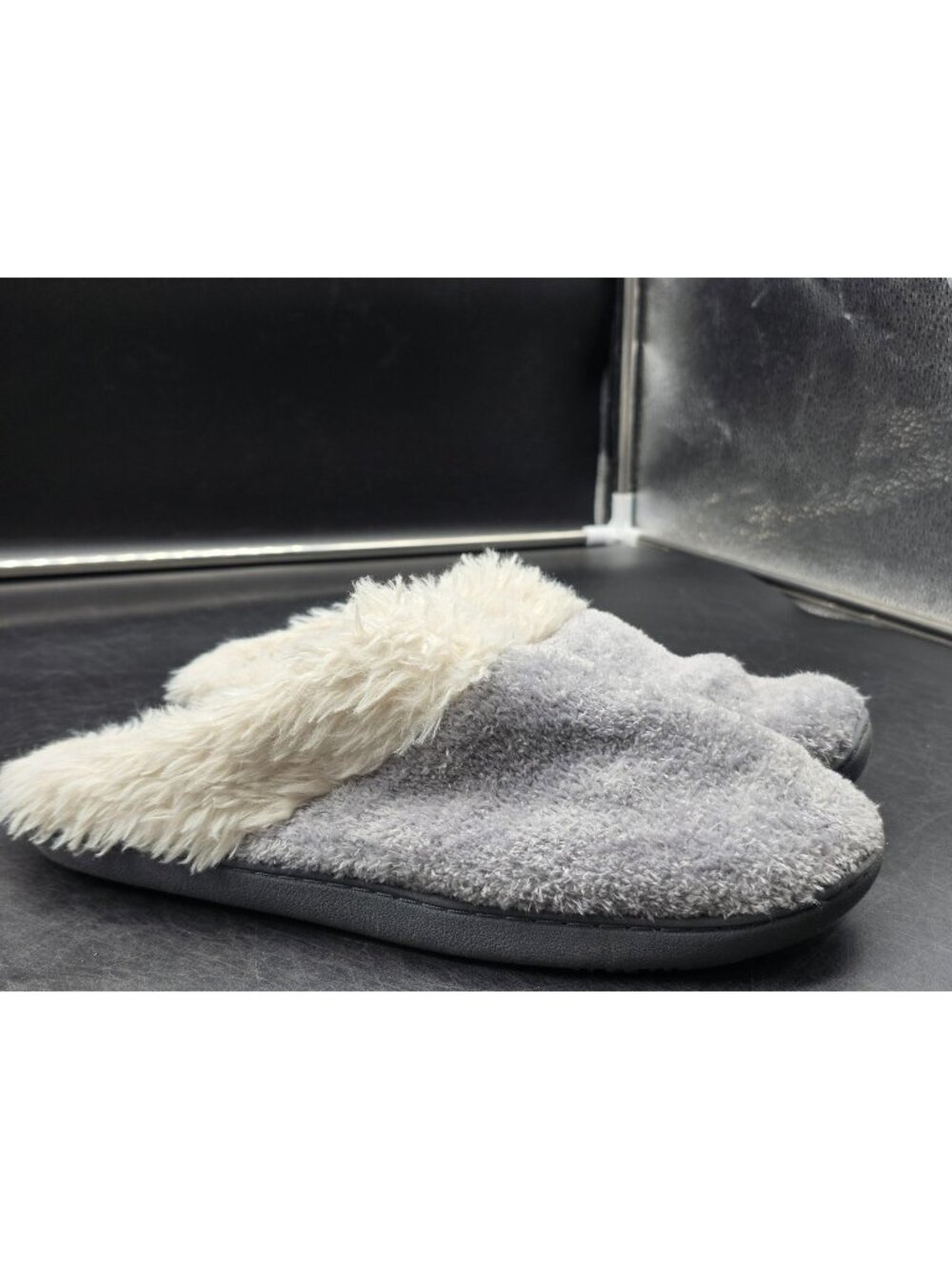 Isotoner Slippers Shoes Womens Size 9.5 Gray Fleece Faux Fur Mule House Indoor